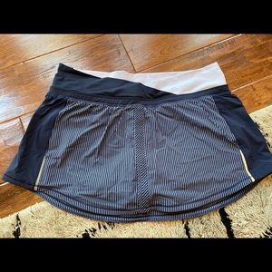 NWOT size 8 Lululemon navy and white skirt